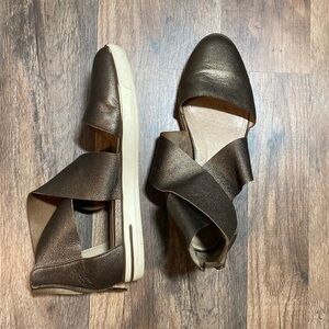 Eileen Fisher closed toe sandal